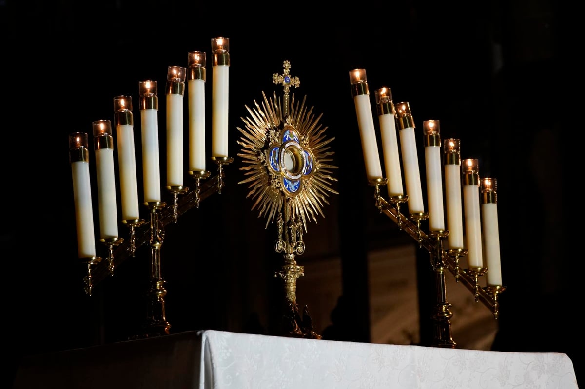 Encouragement Eucharistic Adoration Key To Fostering Priest Vocations Report Shows Northwest